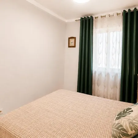 2 Bedroom Flat 100m From The With Huge Terrace