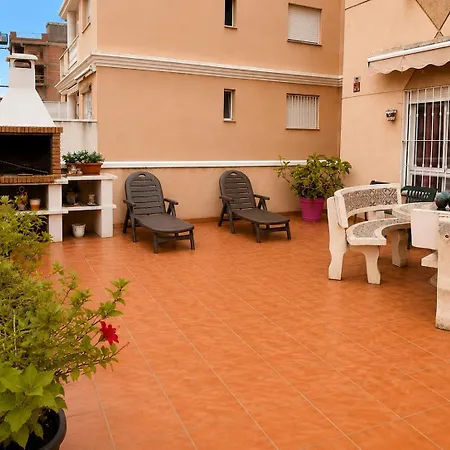 2 Bedroom Flat 100m From The With Huge Terrace Appartement