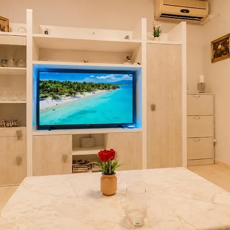 2 Bedroom Flat 100m From The With Huge Terrace 아파트 *