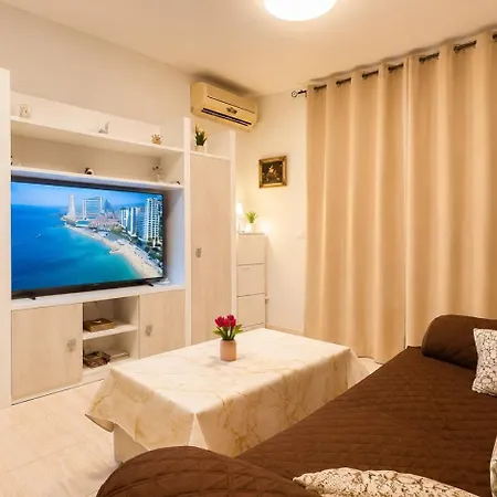 2 Bedroom Flat 100m From The With Huge Terrace Moncófar