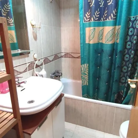 2 Bedroom Flat 100m From The With Huge Terrace